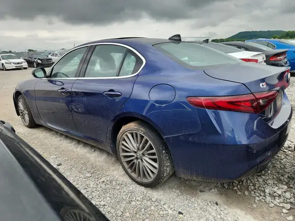 ZARFAEEN7H7542116 2017 ALFA ROMEO GIULIA - Image 2