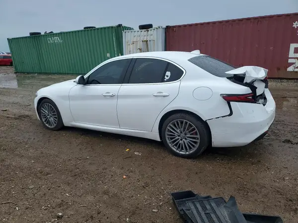 ZARFAEEN7H7550040 2017 ALFA ROMEO GIULIA - Image 2