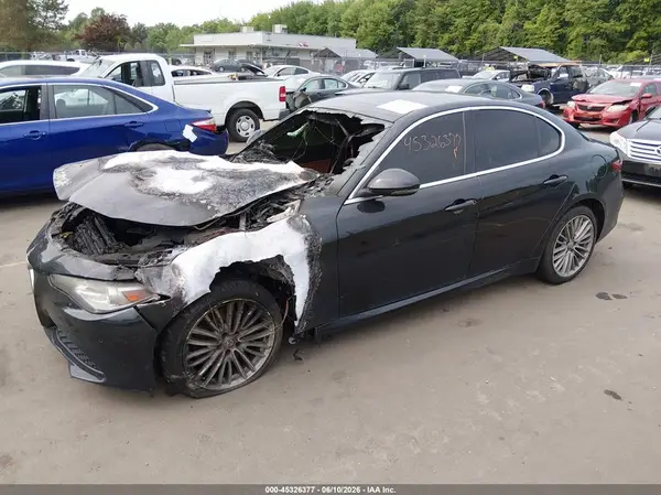 ZARFAEEN7H7553214 2017 ALFA ROMEO GIULIA - Image 2