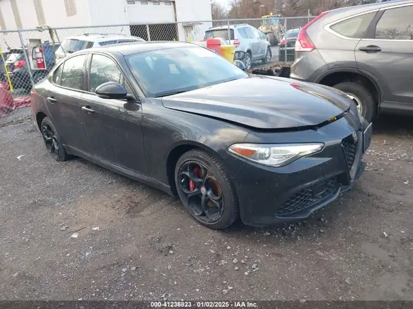 ZARFAEEN7H7561233 2017 ALFA ROMEO GIULIA - Image 1