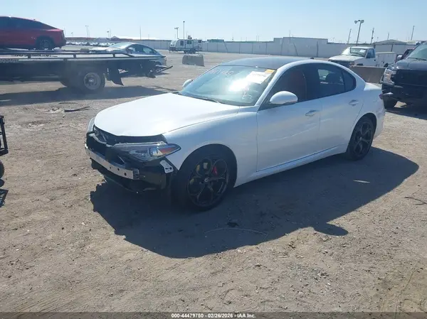 ZARFAEEN7H7562172 2017 ALFA ROMEO GIULIA - Image 2