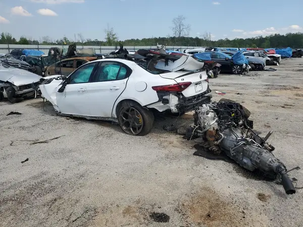 ZARFAEEN7J7567295 2018 ALFA ROMEO GIULIA - Image 2