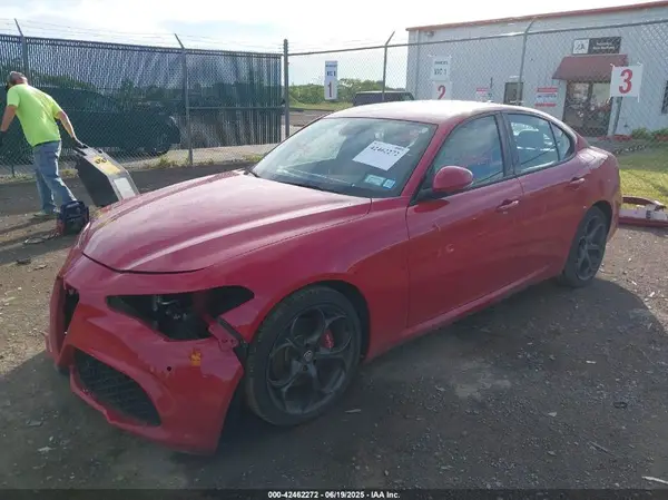 ZARFAEEN7J7576238 2018 ALFA ROMEO GIULIA - Image 2