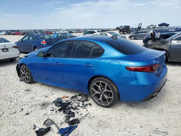 ZARFAEEN7J7578331 2018 ALFA ROMEO GIULIA - Image 2