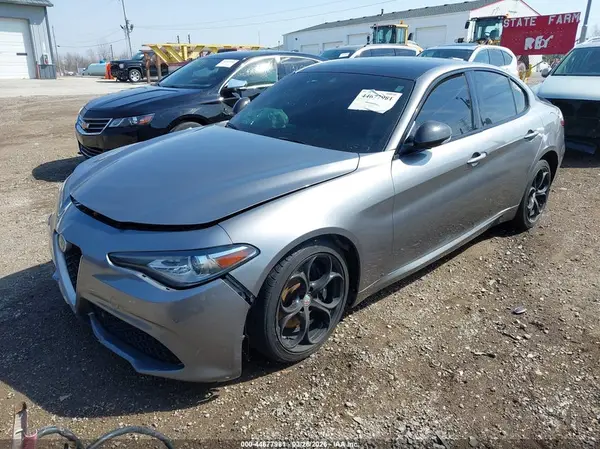 ZARFAEEN7J7579561 2018 ALFA ROMEO GIULIA - Image 2