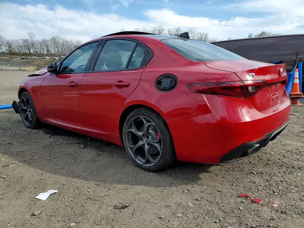 ZARFAEEN7J7597672 2018 ALFA ROMEO GIULIA - Image 2