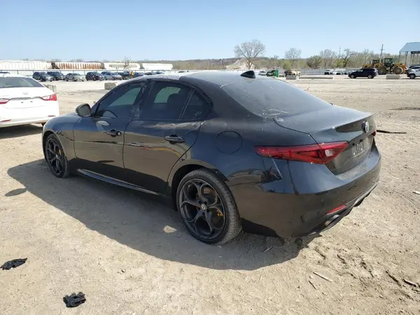 ZARFAEEN8H7538074 2017 ALFA ROMEO GIULIA - Image 2