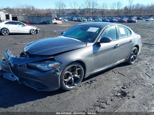 ZARFAEEN8H7543730 2017 ALFA ROMEO GIULIA - Image 2