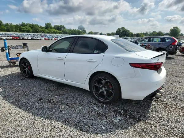 ZARFAEEN8H7549589 2017 ALFA ROMEO GIULIA - Image 2
