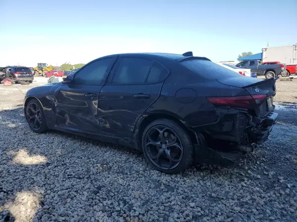 ZARFAEEN8H7551620 2017 ALFA ROMEO GIULIA - Image 2