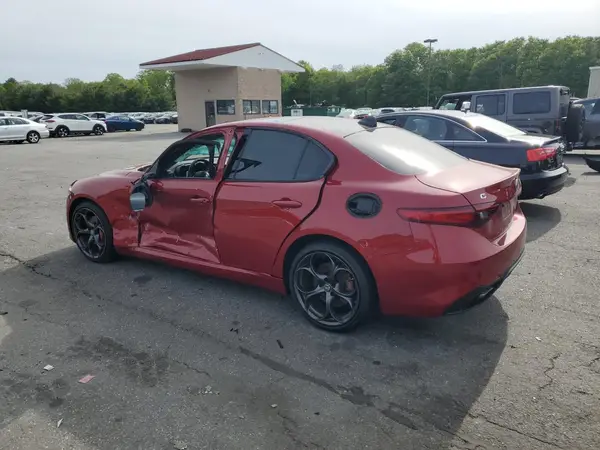 ZARFAEEN8J7568018 2018 ALFA ROMEO GIULIA - Image 2