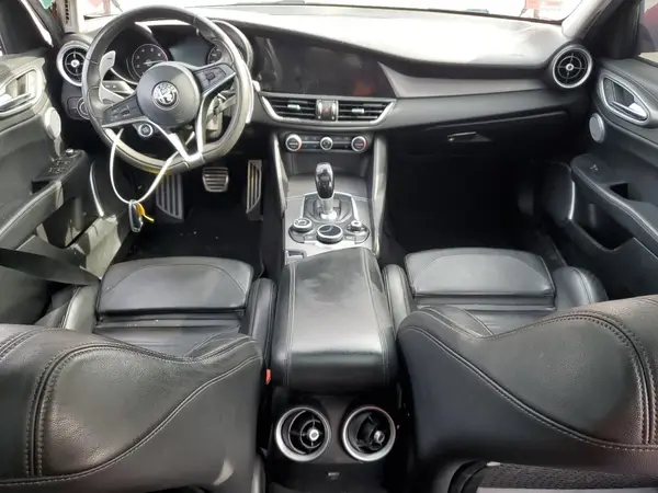ZARFAEEN8J7568018 2018 ALFA ROMEO GIULIA - Image 8
