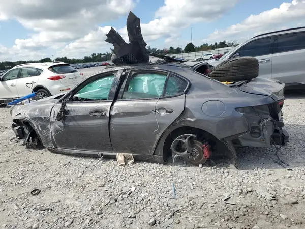 ZARFAEEN8J7571985 2018 ALFA ROMEO GIULIA - Image 2