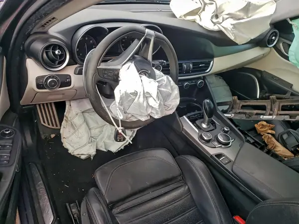 ZARFAEEN8J7572232 2018 ALFA ROMEO GIULIA - Image 8