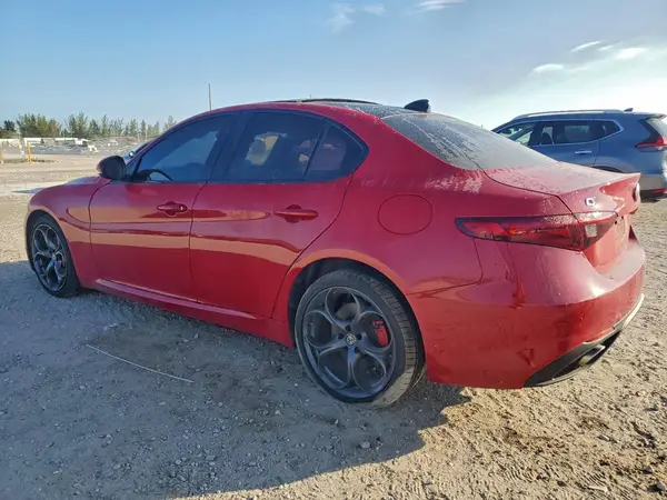 ZARFAEEN8J7575602 2018 ALFA ROMEO GIULIA - Image 2