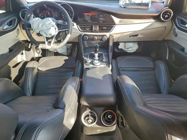 ZARFAEEN8J7575602 2018 ALFA ROMEO GIULIA - Image 8