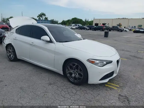 ZARFAEEN8J7577785 2018 ALFA ROMEO GIULIA - Image 1