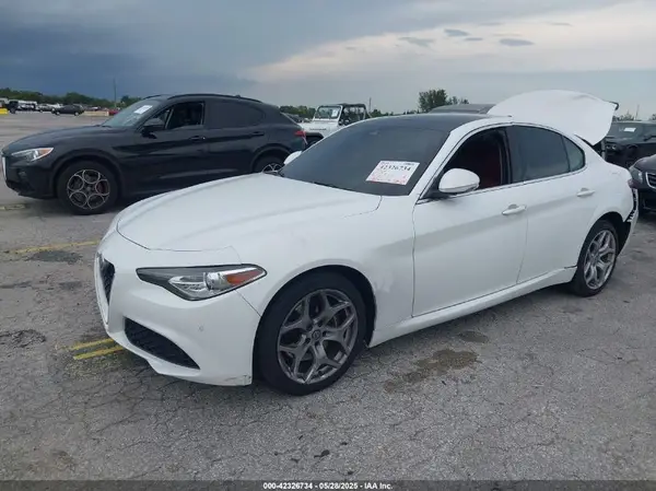 ZARFAEEN8J7577785 2018 ALFA ROMEO GIULIA - Image 2