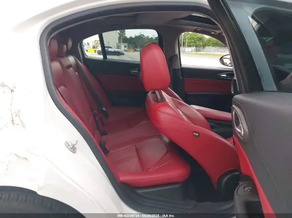 ZARFAEEN8J7577785 2018 ALFA ROMEO GIULIA - Image 8