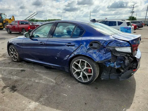 ZARFAEEN8J7578614 2018 ALFA ROMEO GIULIA - Image 2