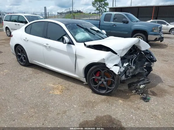 ZARFAEEN8J7583814 2018 ALFA ROMEO GIULIA - Image 1