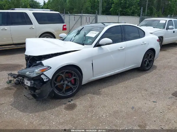 ZARFAEEN8J7583814 2018 ALFA ROMEO GIULIA - Image 2