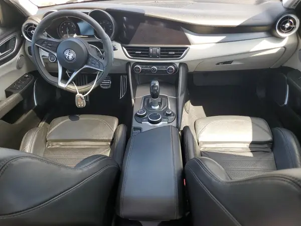ZARFAEEN8J7592030 2018 ALFA ROMEO GIULIA - Image 8