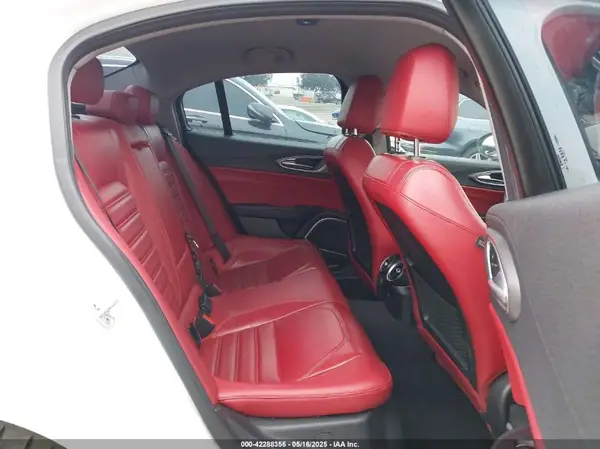ZARFAEEN8J7596983 2018 ALFA ROMEO GIULIA - Image 8