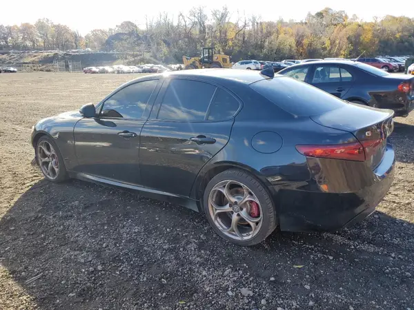 ZARFAEEN8J7597325 2018 ALFA ROMEO GIULIA - Image 2