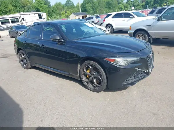 ZARFAEEN8J7597857 2018 ALFA ROMEO GIULIA - Image 1