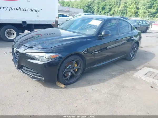 ZARFAEEN8J7597857 2018 ALFA ROMEO GIULIA - Image 2