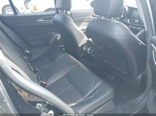 ZARFAEEN8J7597857 2018 ALFA ROMEO GIULIA - Image 8