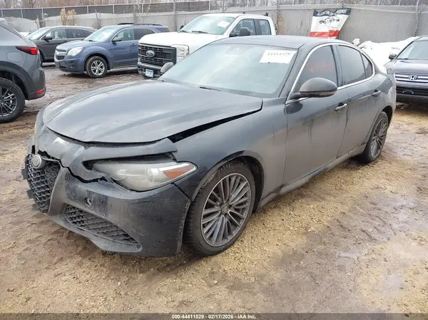 ZARFAEEN9H7535880 2017 ALFA ROMEO GIULIA - Image 2