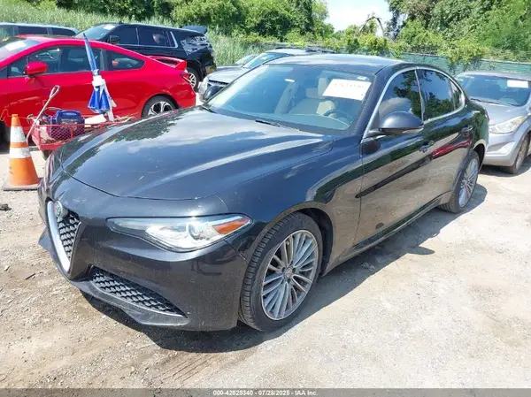 ZARFAEEN9H7549293 2017 ALFA ROMEO GIULIA - Image 2
