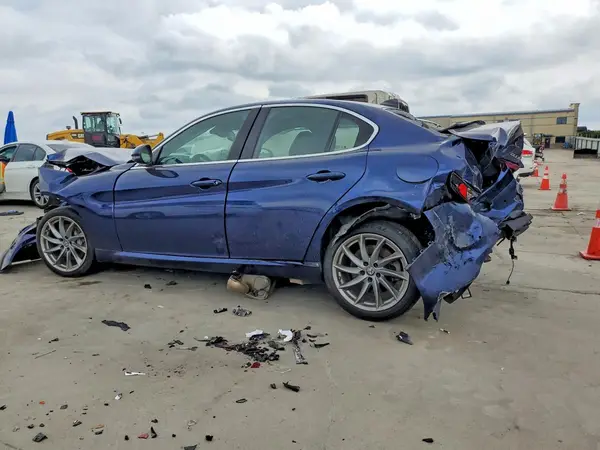 ZARFAEEN9H7552730 2017 ALFA ROMEO GIULIA - Image 2