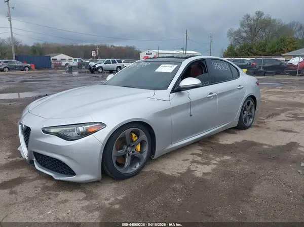 ZARFAEEN9H7554655 2017 ALFA ROMEO GIULIA - Image 2