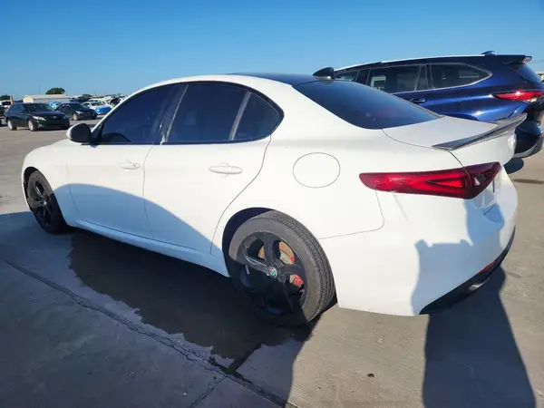ZARFAEEN9H7555238 2017 ALFA ROMEO GIULIA - Image 2