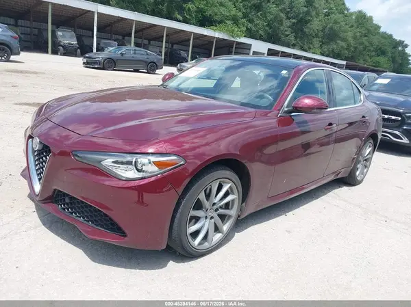 ZARFAEEN9H7558012 2017 ALFA ROMEO GIULIA - Image 2