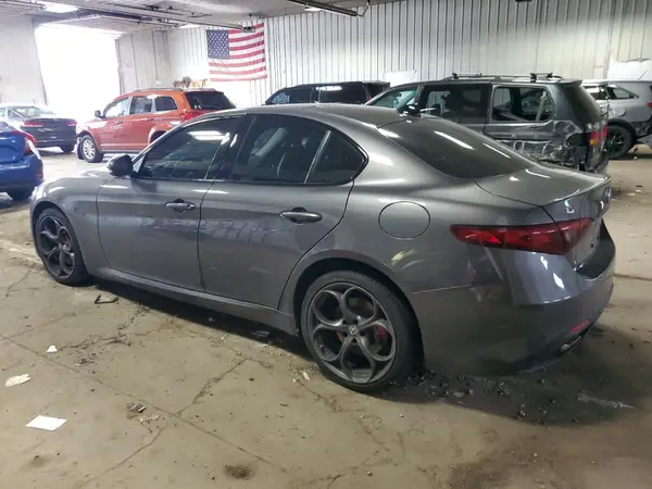 ZARFAEEN9H7561895 2017 ALFA ROMEO GIULIA - Image 2