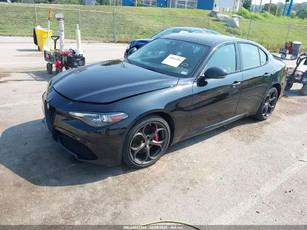 ZARFAEEN9H7562237 2017 ALFA ROMEO GIULIA - Image 2