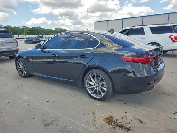 ZARFAEEN9J7563779 2018 ALFA ROMEO GIULIA - Image 2