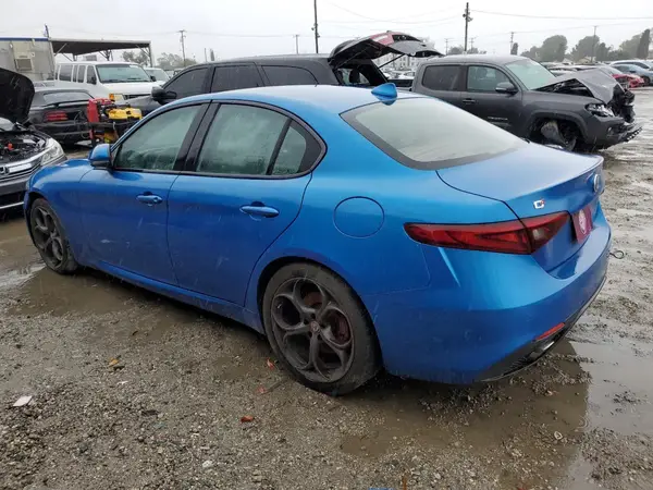 ZARFAEEN9J7566181 2018 ALFA ROMEO GIULIA - Image 2