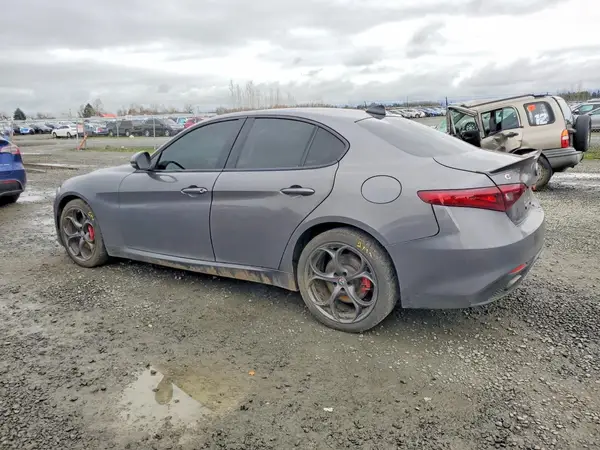 ZARFAEEN9J7571350 2018 ALFA ROMEO GIULIA - Image 2