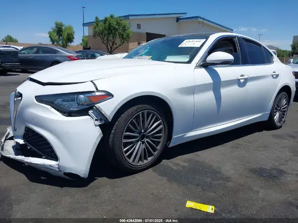 ZARFAEEN9J7572028 2018 ALFA ROMEO GIULIA - Image 2