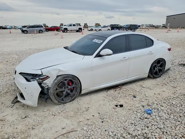 ZARFAEEN9J7573650 2018 ALFA ROMEO GIULIA - Image 1