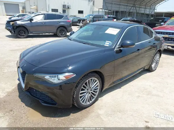 ZARFAEEN9J7576371 2018 ALFA ROMEO GIULIA - Image 2