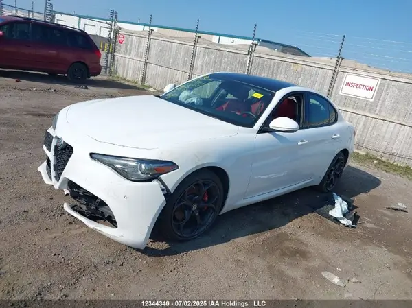 ZARFAEEN9J7580713 2018 ALFA ROMEO GIULIA - Image 2