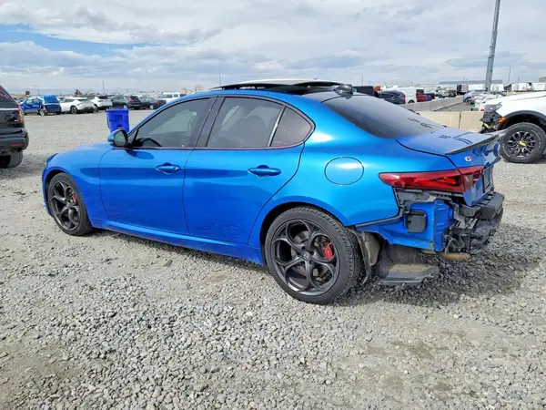 ZARFAEEN9J7589847 2018 ALFA ROMEO GIULIA - Image 2