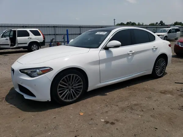 ZARFAEEN9J7592991 2018 ALFA ROMEO GIULIA - Image 1