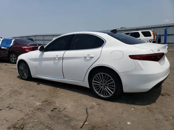 ZARFAEEN9J7592991 2018 ALFA ROMEO GIULIA - Image 2